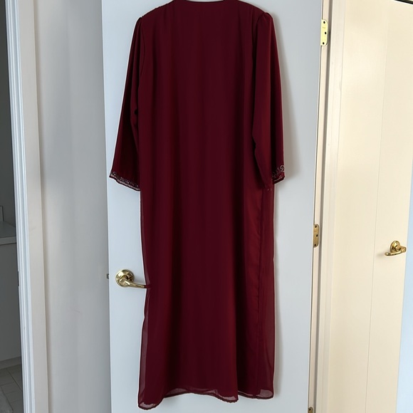 NWOT Maroon Abaya Kaftan Traditional Dress Ethnic Silver Floral Embroidery - Picture 3 of 10